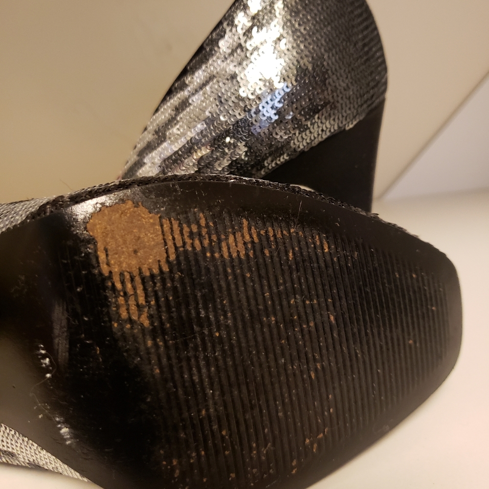 Shoes - Picture 4 of 8